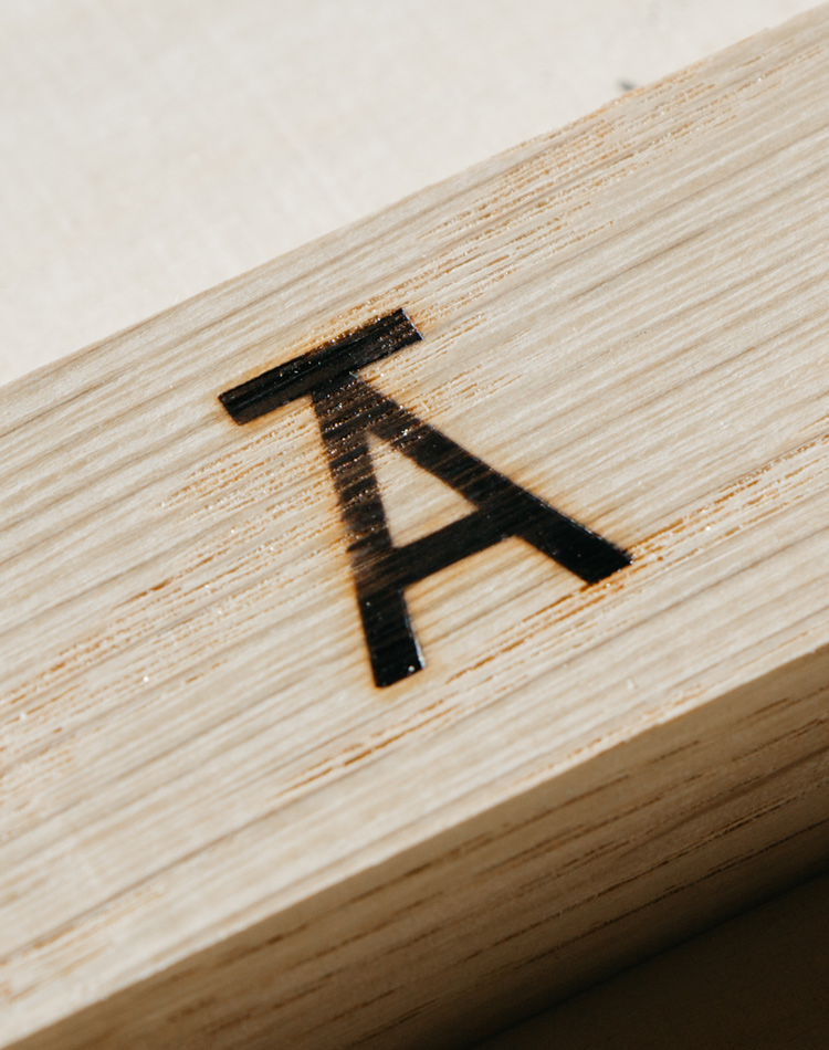 瑞典Tra木材加工公司logo設(shè)計(jì)案例