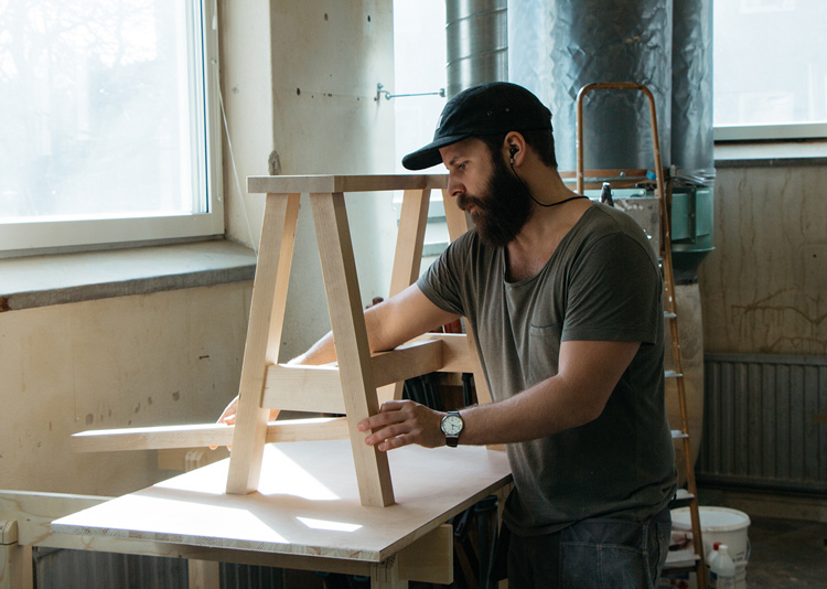 瑞典Tra木材加工公司logo設(shè)計(jì)案例