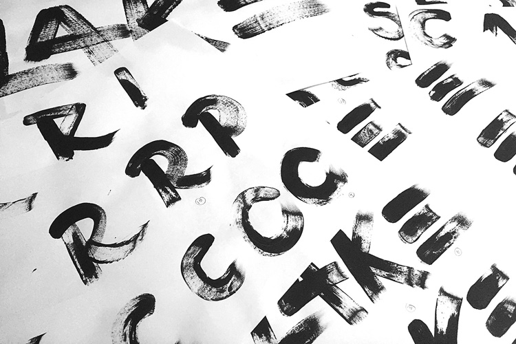 摩西湖紅酒品牌形象塑造，大膽而年輕，給奢侈品注入活力